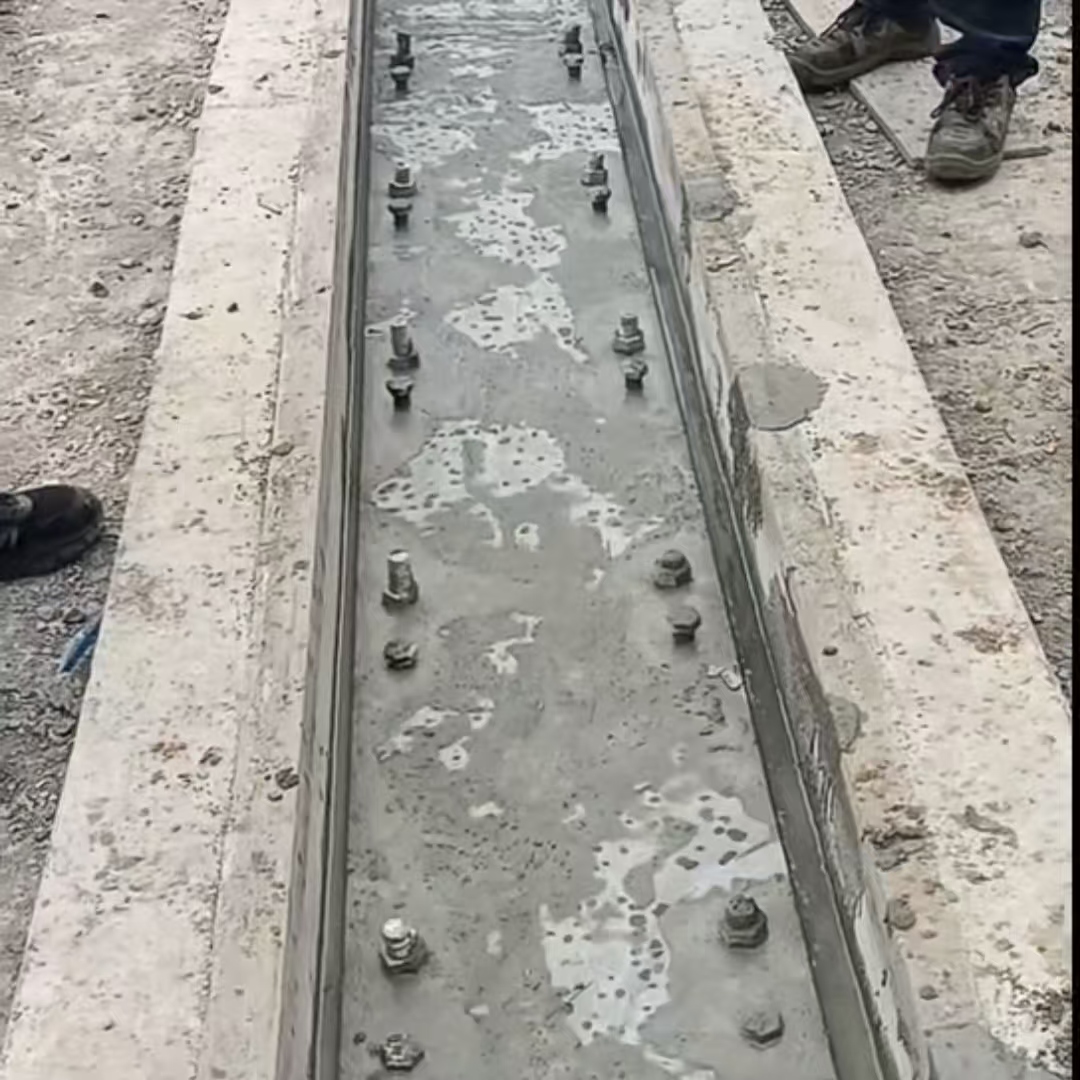 南浔港口码头起重机龙门吊重型机械设备稳固用早强快凝轨道胶泥